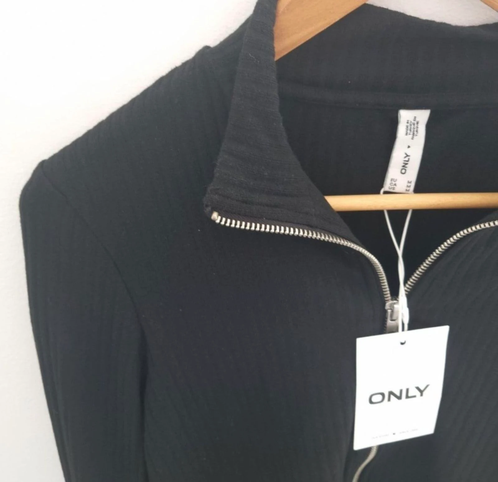 Nuevo con etiqueta: ONLY cárdigan negro acanalado con cremallera, talla M – photo 2